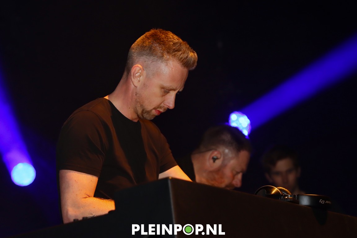 V R I J D A G     (119)